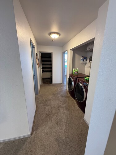 Enjoyable 2-bedroom condo with AC / Heat in charming Downtown Beaver