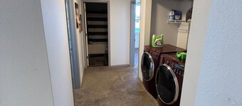 Enjoyable 2-bedroom condo with AC / Heat in charming Downtown Beaver