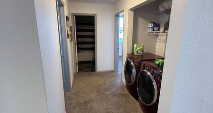 Enjoyable 2-bedroom condo with AC / Heat in charming Downtown Beaver