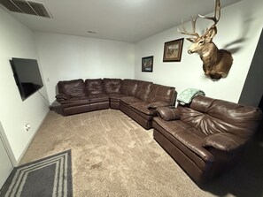 TV - Enjoyable 2-bedroom condo with AC / Heat in charming Downtown Beaver (Beaver)