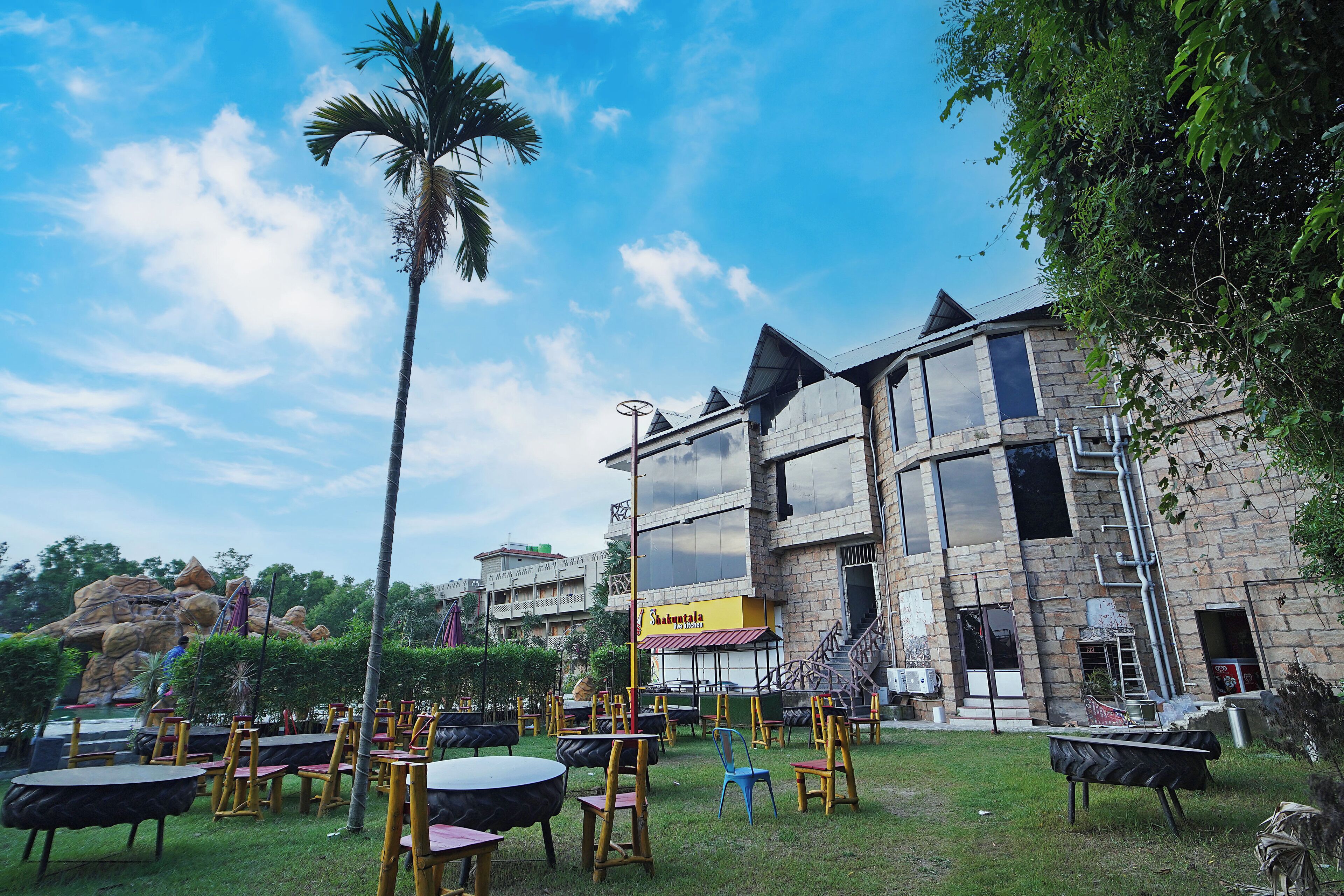 32–tuumainen LED-televisio, jossa kaapelikanavat