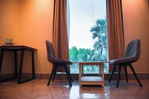 Ropa de cama de alta calidad, escritorio, wifi gratis y ropa de cama 