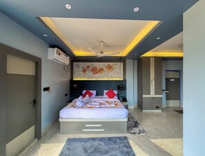 Deluxe Double Room | Desk, free WiFi