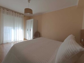 2 bedrooms, bed sheets