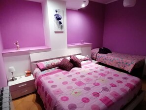 2 室のベッドルーム、アイロン / アイロン台、WiFi、ベッドシーツ