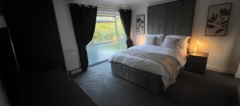 3 Bed Spacious Home with Heated Pool