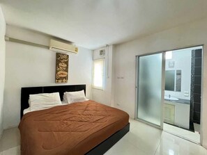 Standard Double Room | Desk, free WiFi, bed sheets - Dancenter Bupamontra Chiangmai (Chiang Mai)