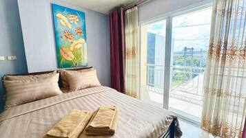 Deluxe Double Room | Desk, free WiFi, bed sheets