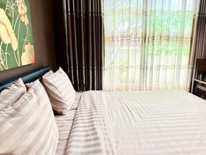 Desk, free WiFi, bed sheets - Dancenter Bupamontra Chiangmai (Chiang Mai)