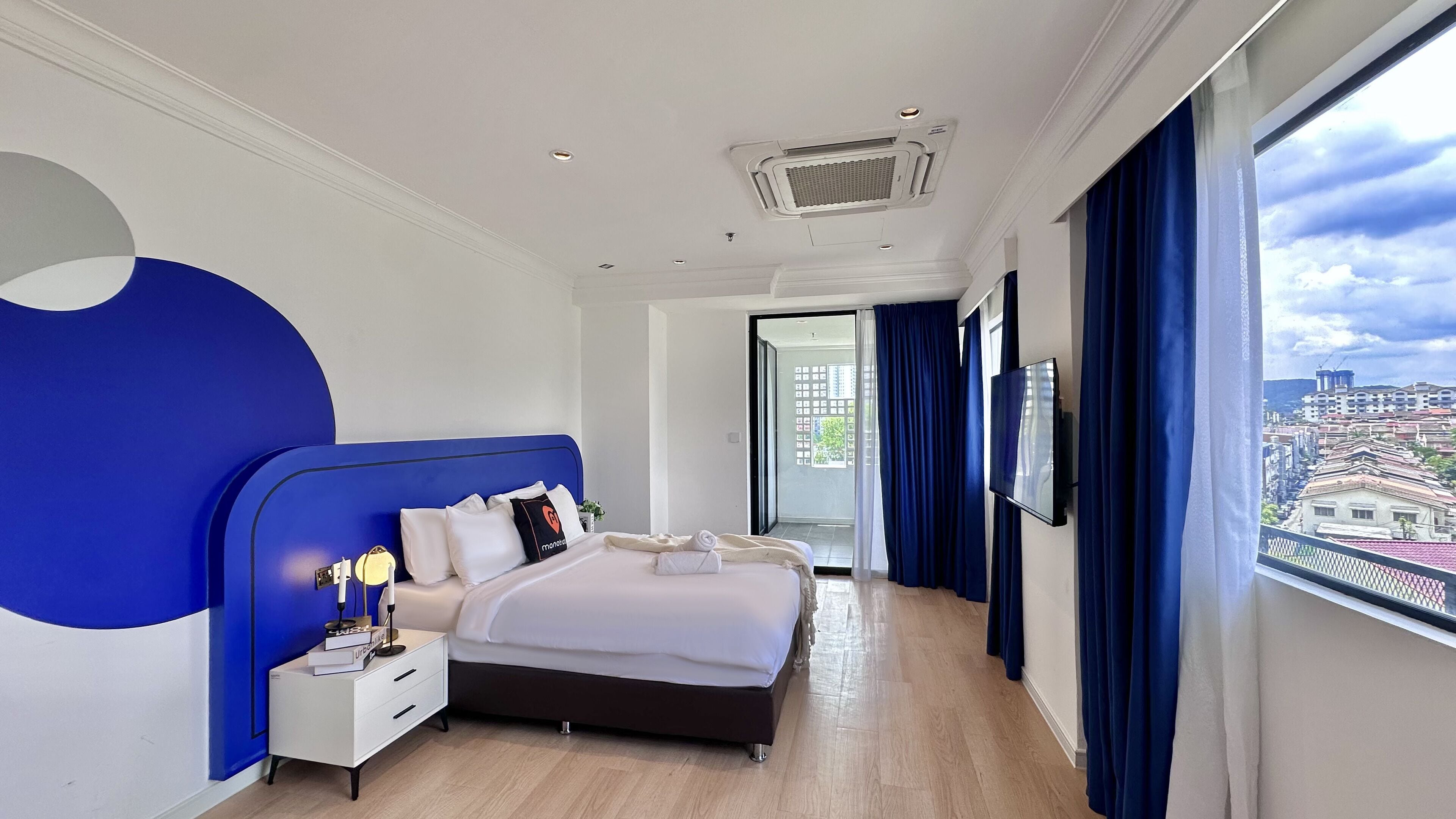 Iron/ironing board, free WiFi