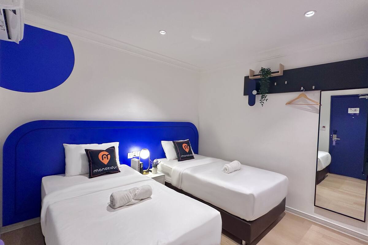 Standard Twin Room | Iron/ironing board, free WiFi