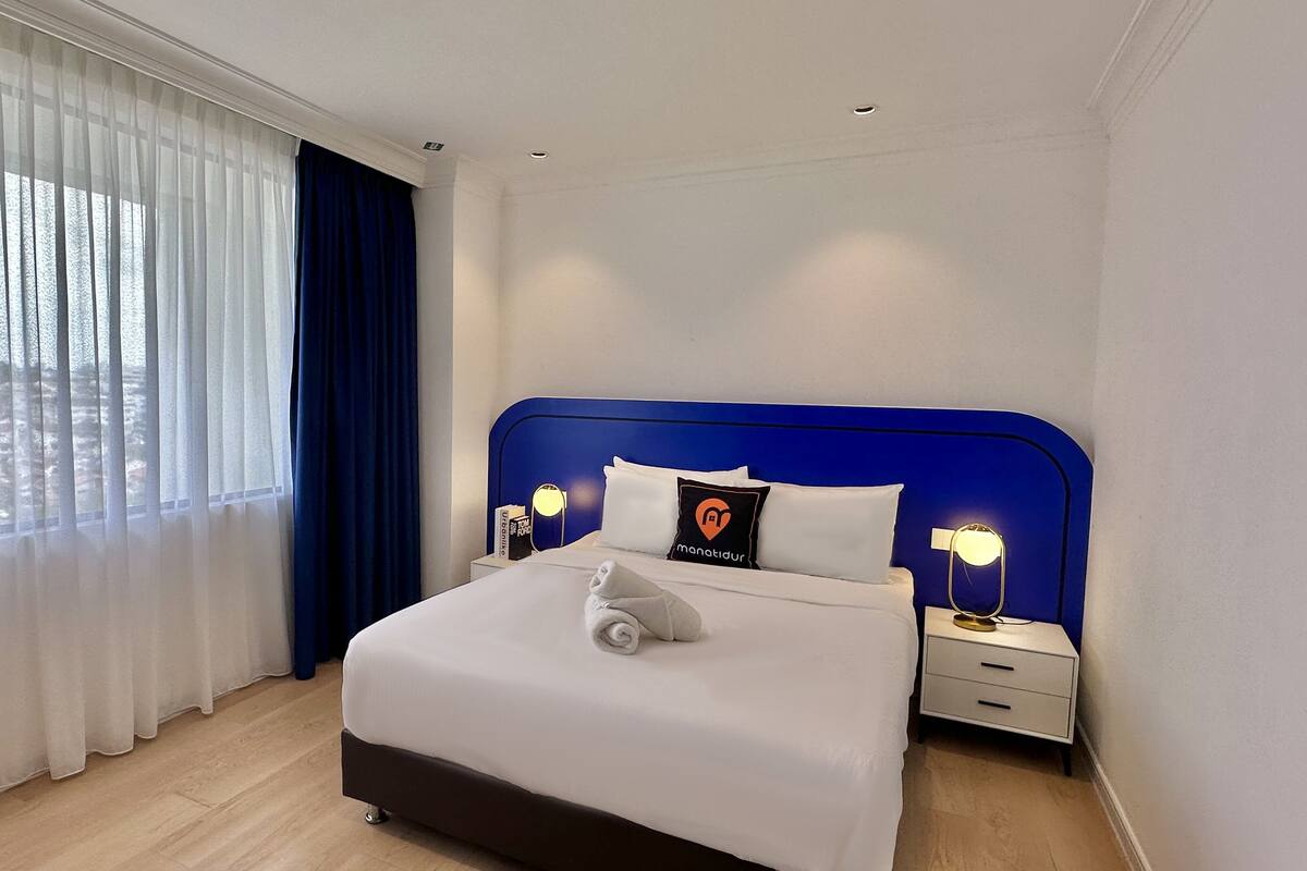 Deluxe Suite, City View | Iron/ironing board, free WiFi