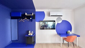 Deluxe Suite, City View | Seterika/papan seterika, Wi-fi percuma