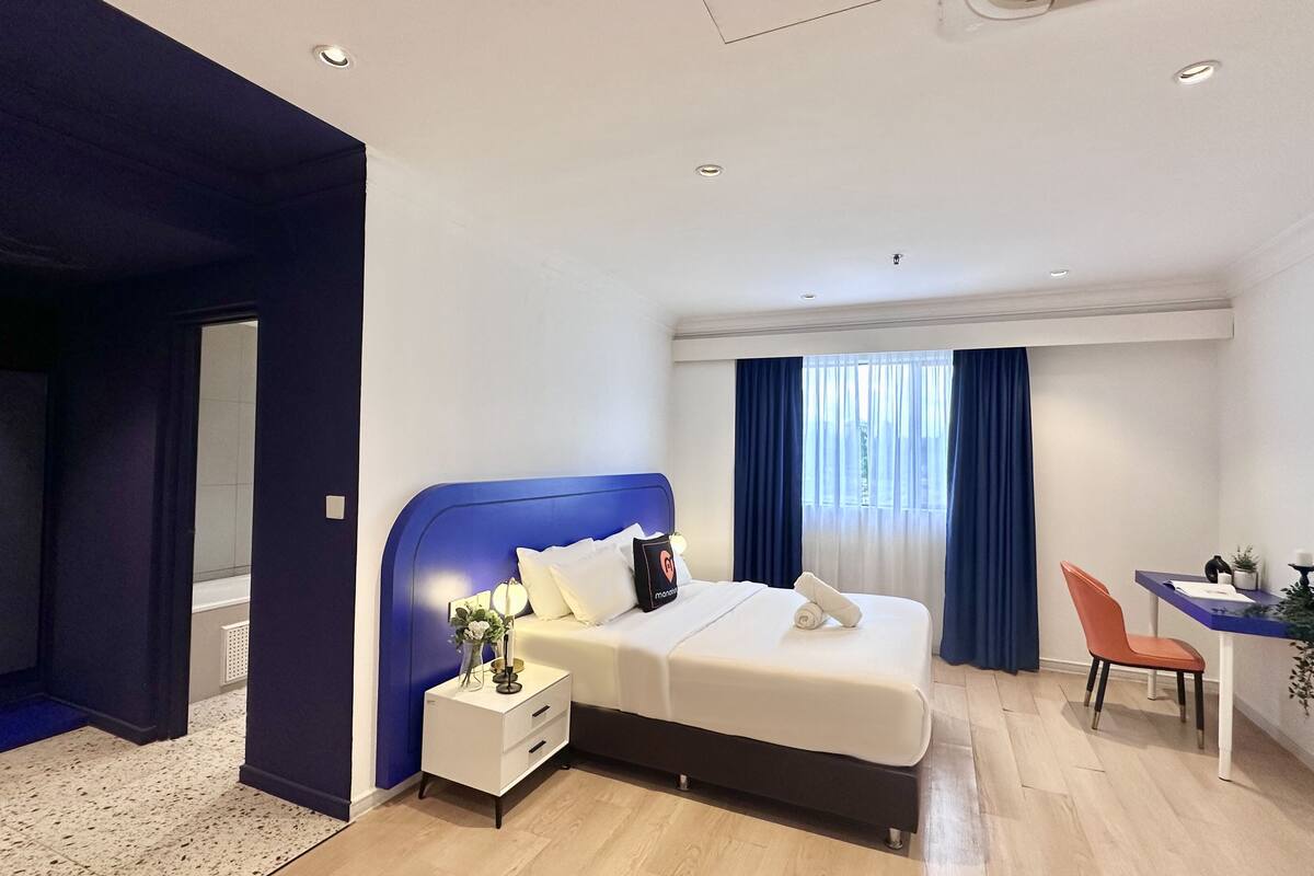 Executive Suite, City View | Iron/ironing board, free WiFi