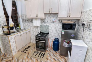 Family Apartment, City View | Private kitchen