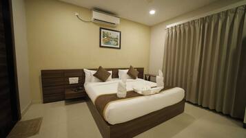 Premium Double Room, City View | Desk, free WiFi