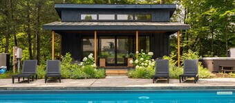 Luxe Family Retreat w/ HotTub Cabana