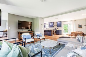 Smart TV, fireplace, books, computer monitors