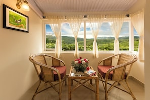 Quarto solteiro luxo, para não fumantes, vista para o jardim | Cofres nos quartos, quartos à prova de som, Wi-Fi de cortesia