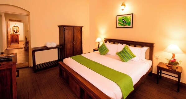 In-room safe, soundproofing, free WiFi, bed sheets