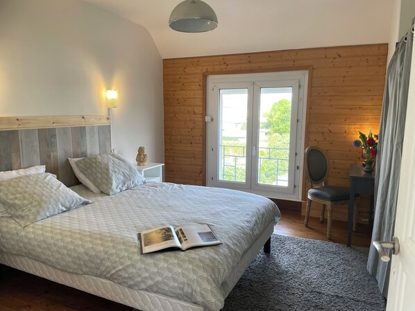 2 chambres, fer et planche à repasser, Wi-Fi, draps fournis