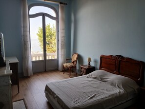 3 bedrooms, iron/ironing board, WiFi