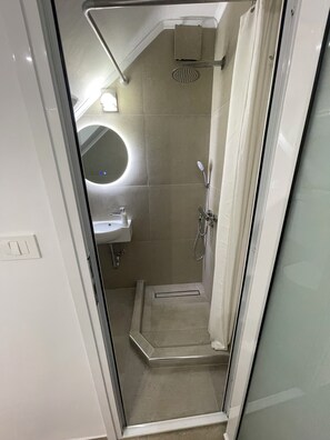 Hårtørrer, håndklæder, Sæbe, Toiletpapir