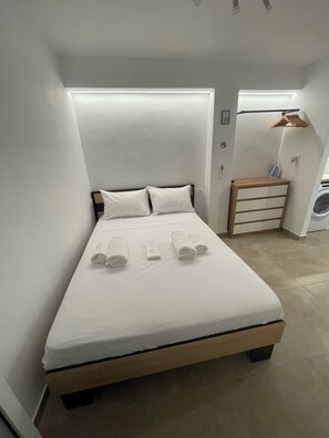 1 chambre, fer et planche à repasser, Wi-Fi, draps fournis