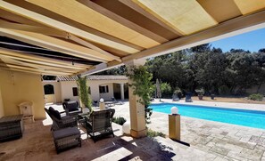 Piscine couverte, piscine extérieure