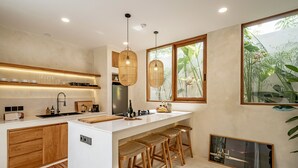 Villa – deluxe, bassengutsikt | Eget kjøkken