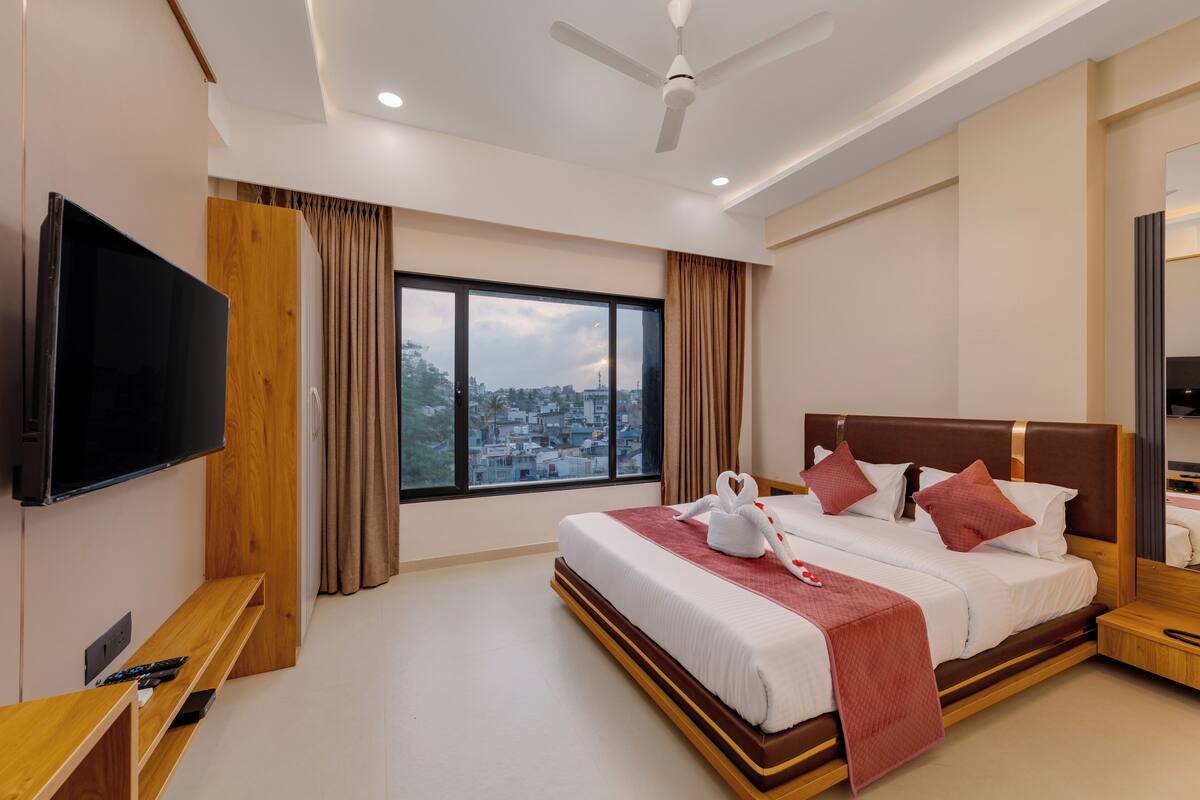 Soundproofing, free WiFi, bed sheets
