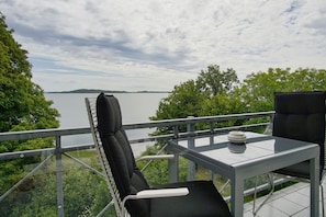 Unclassified image, 2 of 33, button