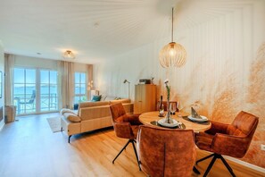 Unclassified image, 5 of 33, button