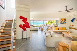 Interior - New beach villa Rubis Belle Mare, private pool with no view from outside (poste de flacq)