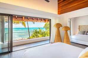 7 bedrooms, in-room safe, iron/ironing board, free WiFi - New beach villa Rubis Belle Mare, private pool with no view from outside (poste de flacq)