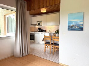 Kylskåp, mikrovågsugn, ugn och spishäll