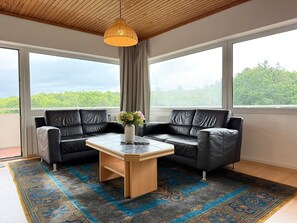 Unclassified image, 2 of 22, button