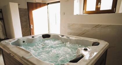 Farmhouse with private spa nestled in the nature of Lake Posta Fibreno.