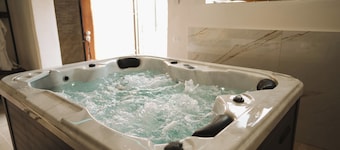 Farmhouse with private spa nestled in the nature of Lake Posta Fibreno.