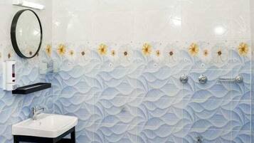 Family Apartment, City View | Bathroom | Shower, slippers, towels, soap