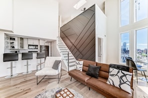 Smart TV, fireplace