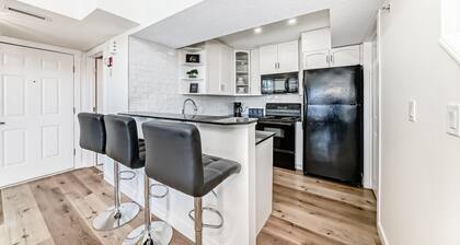 Stunning Penthouse Loft on 17th Ave | Private Rooftop Hot Tub & Patio