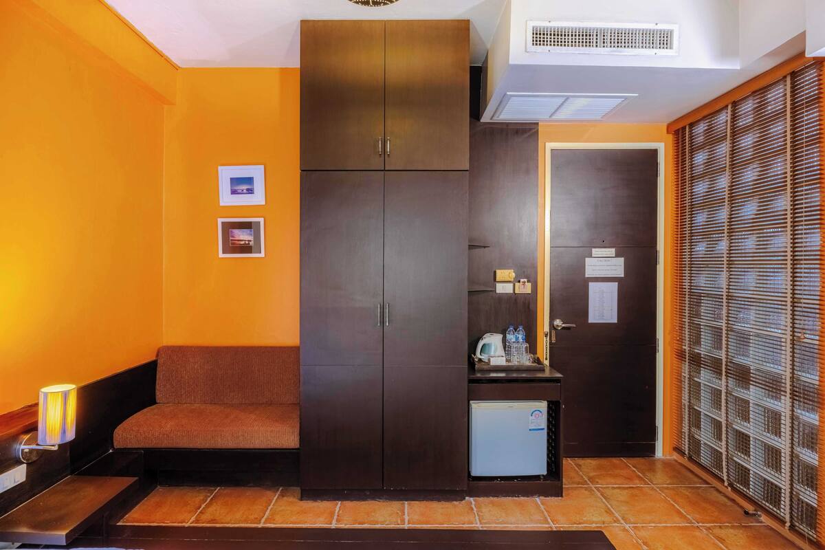 Standard Twin Room | Desk, free WiFi, bed sheets