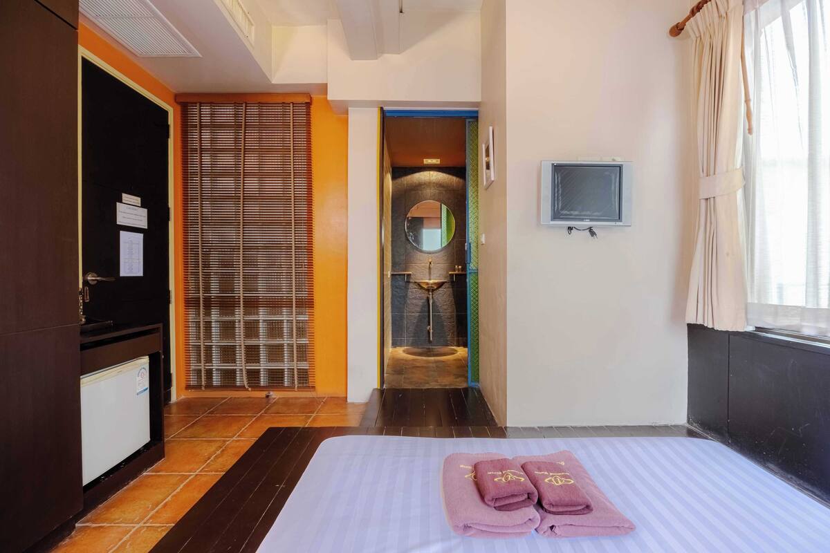 Deluxe Twin Room | Desk, free WiFi, bed sheets
