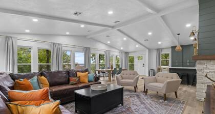 Casa Verde, Updated Home with 3 Beds, 1.5 Baths, Sleeps 6