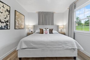 3 bedrooms, desk, iron/ironing board, free WiFi