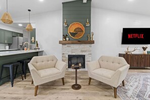 Smart TV, fireplace