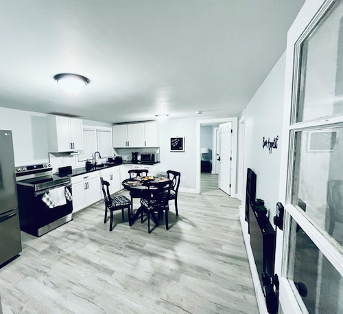 Gorgeous 3-bedroom apartment in New Britain with WiFi, AC