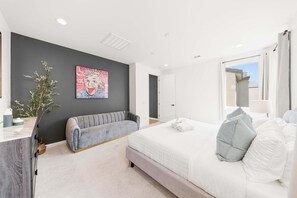 5 bedrooms, desk, iron/ironing board, free WiFi