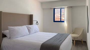 1 habitación, tabla de planchar con plancha, wifi y ropa de cama